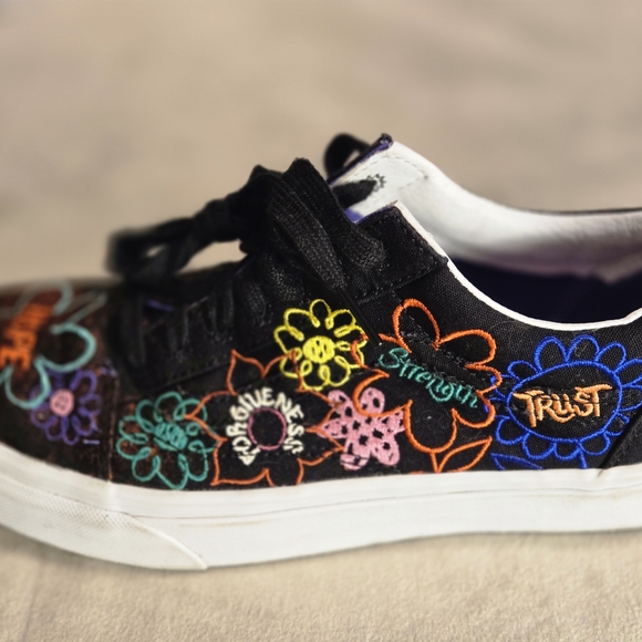 Vans Black Sneakers with Colorful Floral Embroidery - Picture 2 of 11